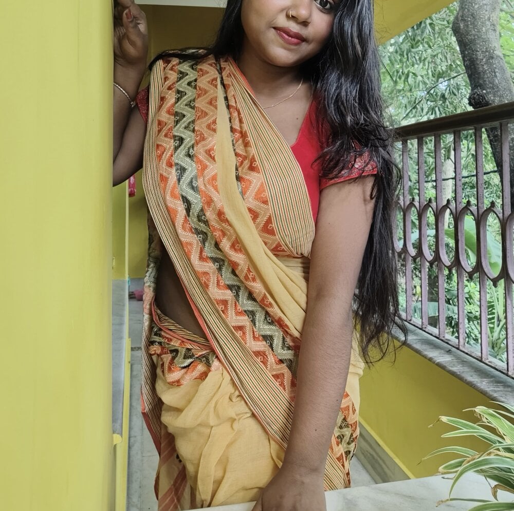 Indiancouplehub live cam model at StripChat
