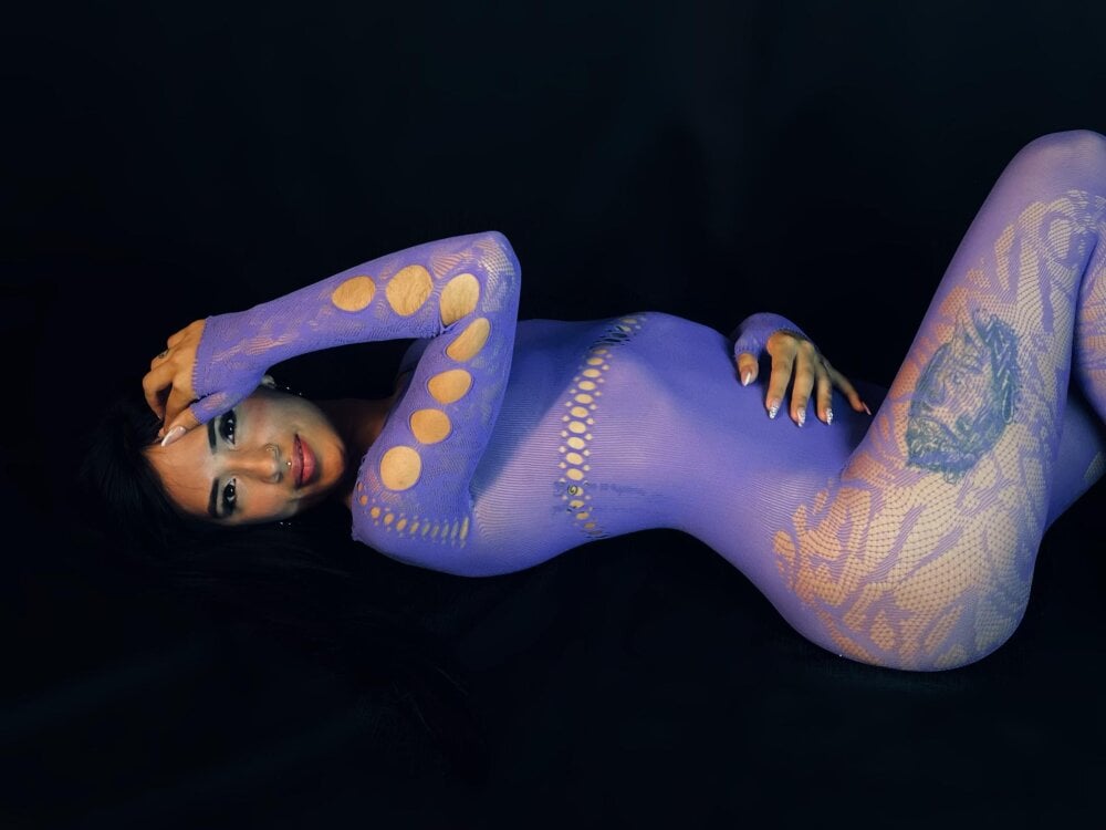 sexcityguide.com avi_thomsonn livesex profile in trimmed cams