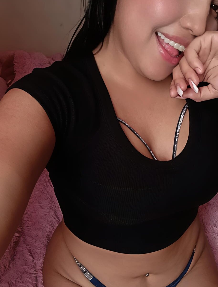 dulcebabyer webcam livesex profile in at-the-garage cams