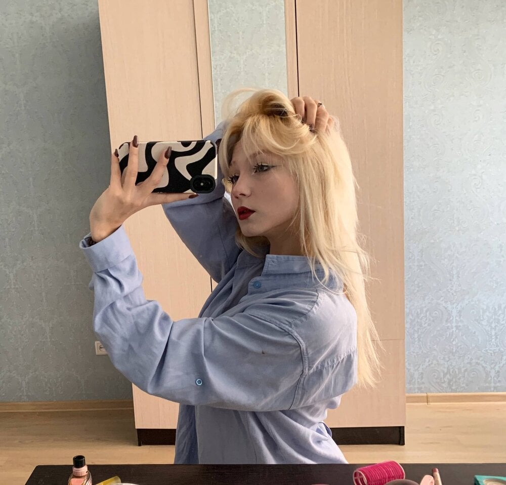 badgirlwebcam.com thru_violetta_doll livesex profile in bisexual cams