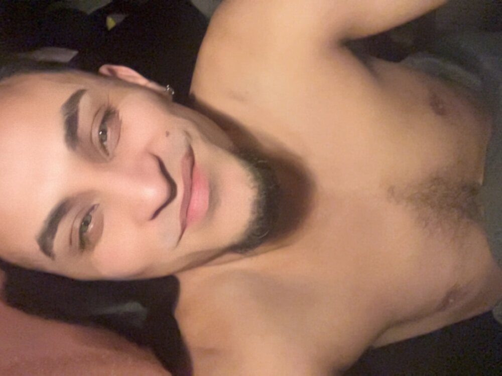 strongdong420 from stripchat