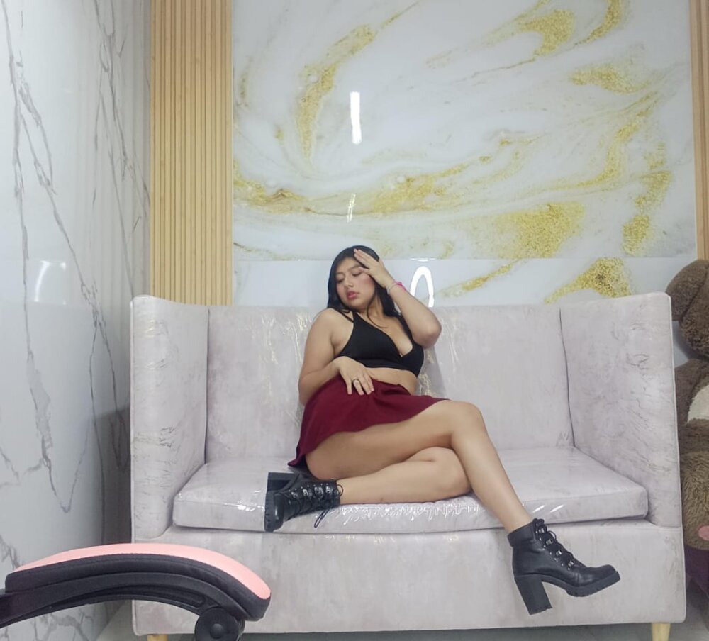 Live sex webcam photo for Bella1_sub #280525818