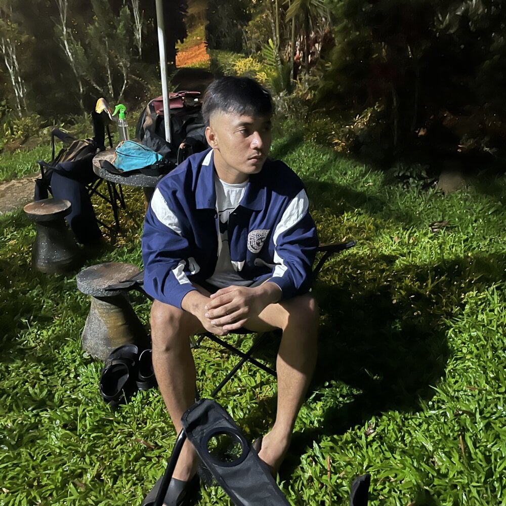 urbigcock_andrie 離線 XXX 聊天