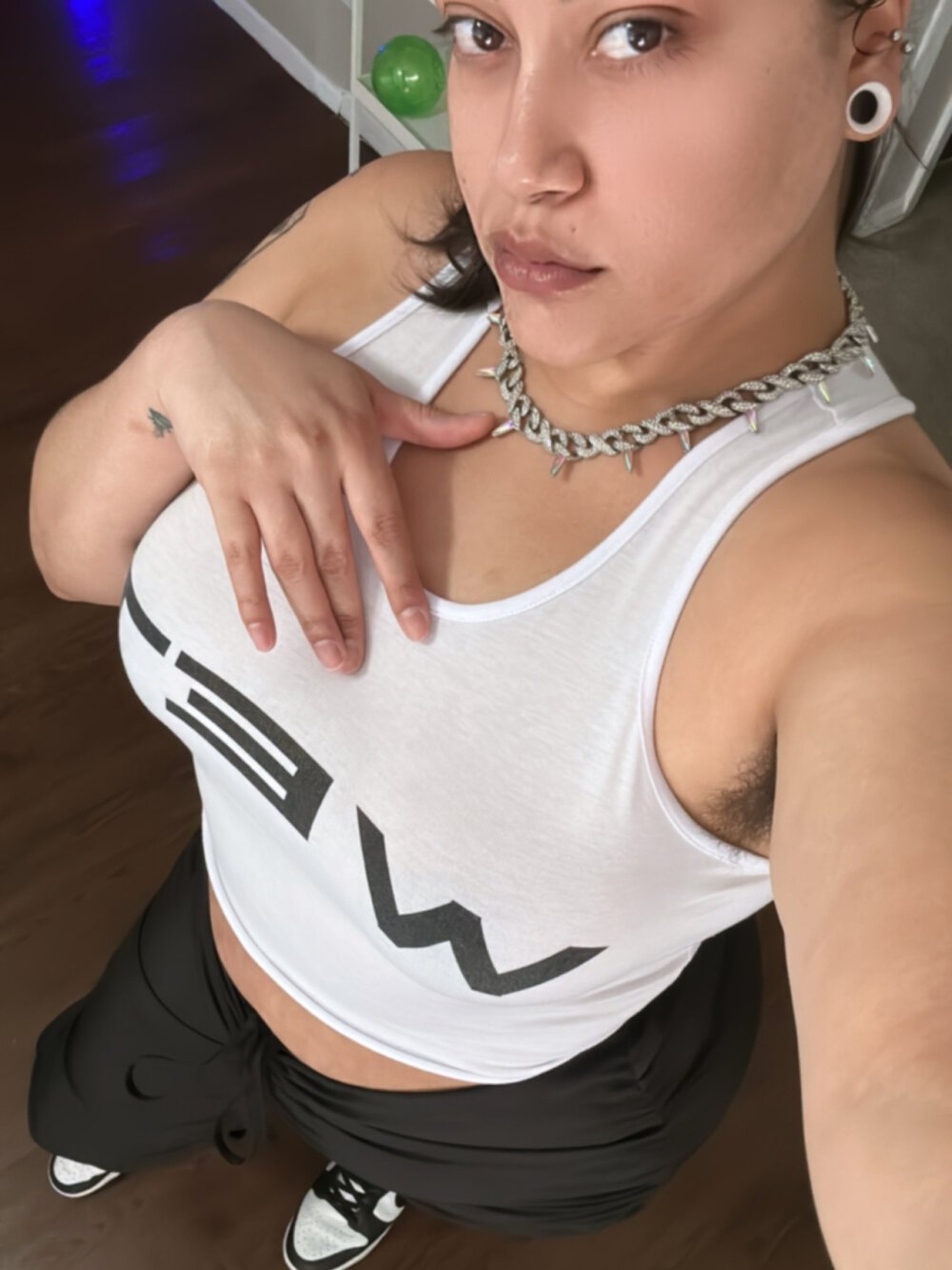 Watch  honeeyyy_pot live on cam at StripChat