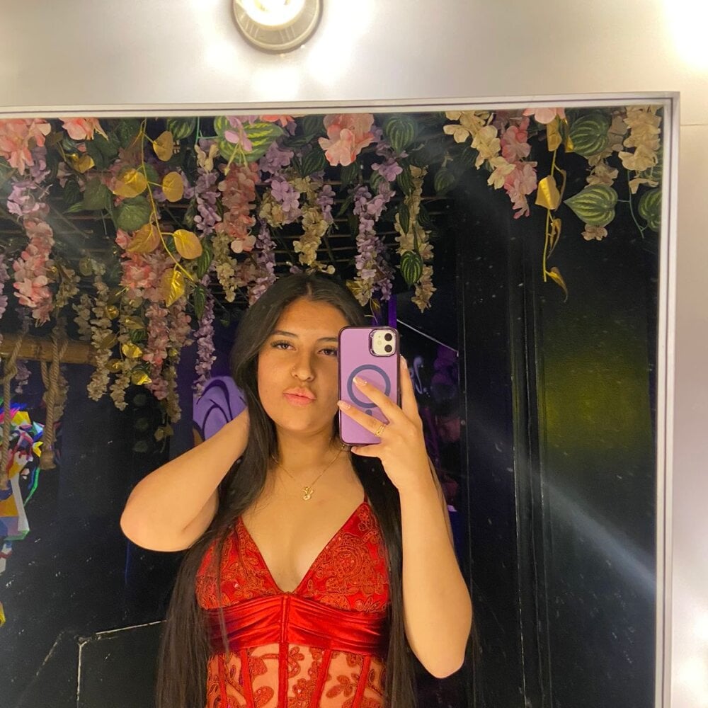 glamcambabes.com arianamorelli_pink livesex profile in latino cams