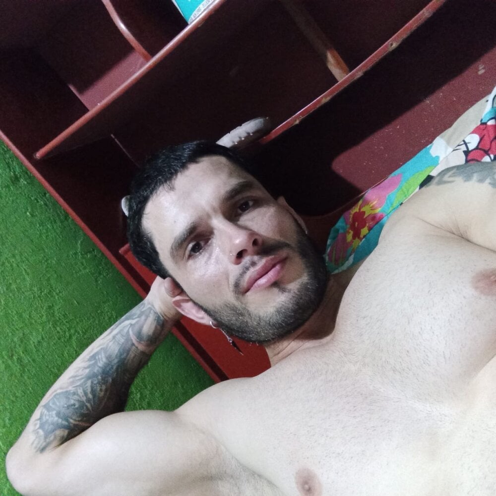 rambo__21's Offline XXX Chat