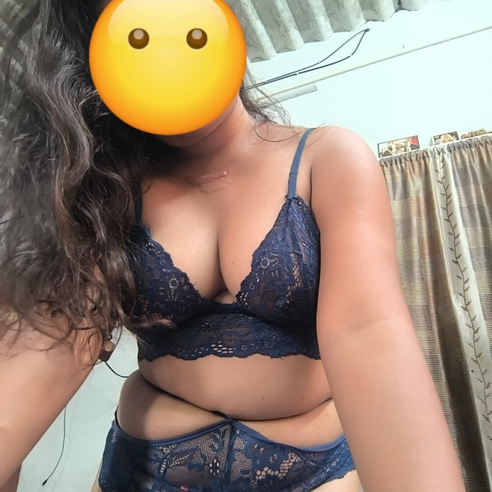 cute-mon from stripchat