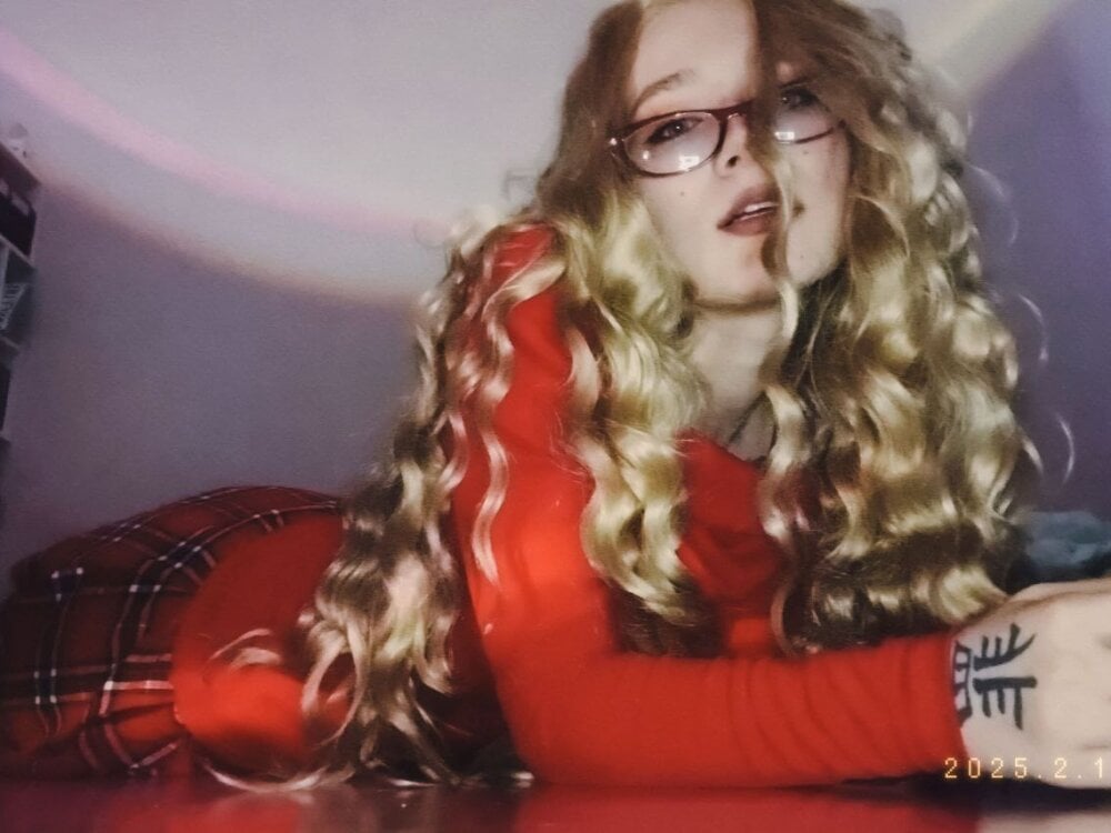 sn0w_le0 live cam model at StripChat