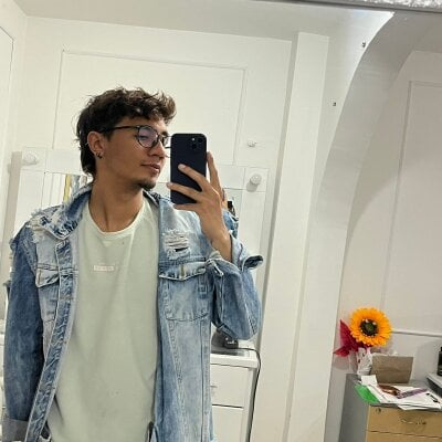 Cristhian_vallejo Free Live Webcam Show & XXX Chat | xHamsterLive