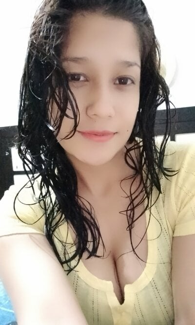 Yaneliux - Stripchat Girl 