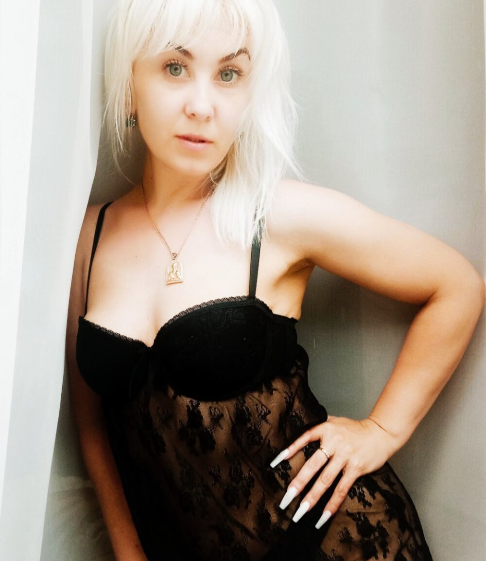 Live sex webcam photo for MsLusy31 #280036745