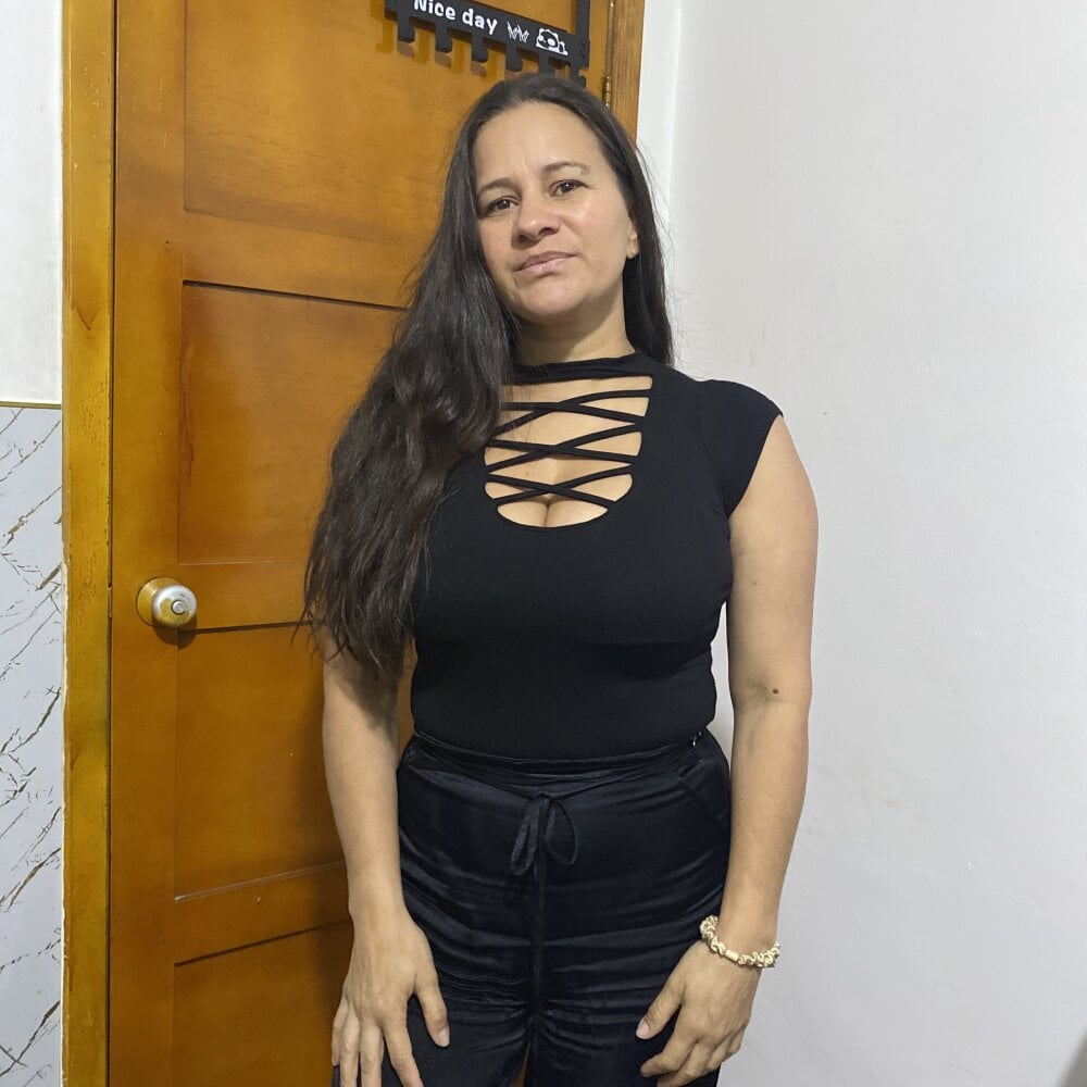 ambar_dupont_ profile