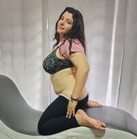 alessia_bigtits' Offline Chat Room