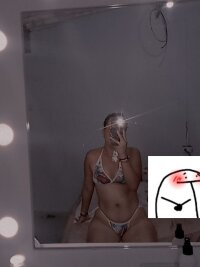 desire_girl18's Offline Chat Room