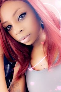 Squirtingdreamz's Offline Chat Room