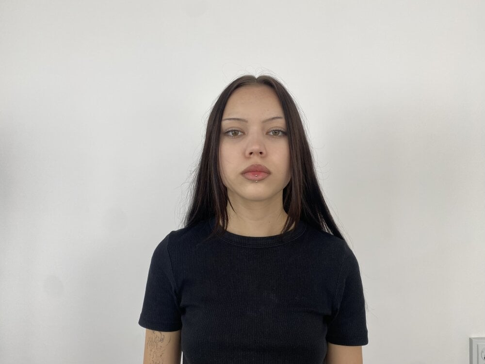 sexlivecamsites.com maryellengerrald livesex profile in not-from-here-not-from-there cams