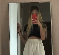 Bee__Louise's Offline Chat Room