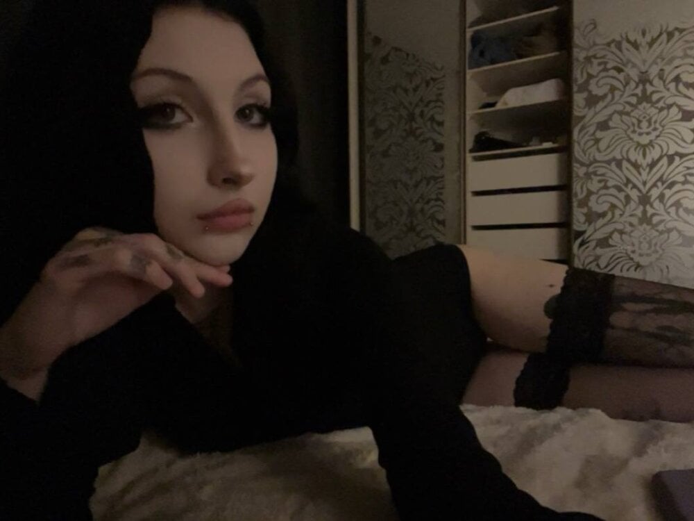 iluvcams.com astral_fleur livesex profile in white-hair cams