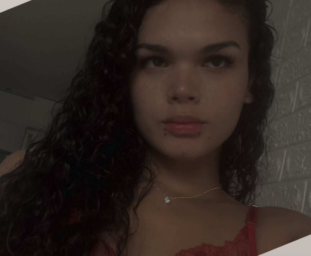 GiaFaaris' Offline XXX Chat