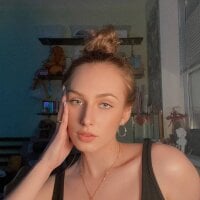 AdelineLacey's Offline Chat Room