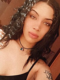 badgirl696@xh's Offline Chat Room