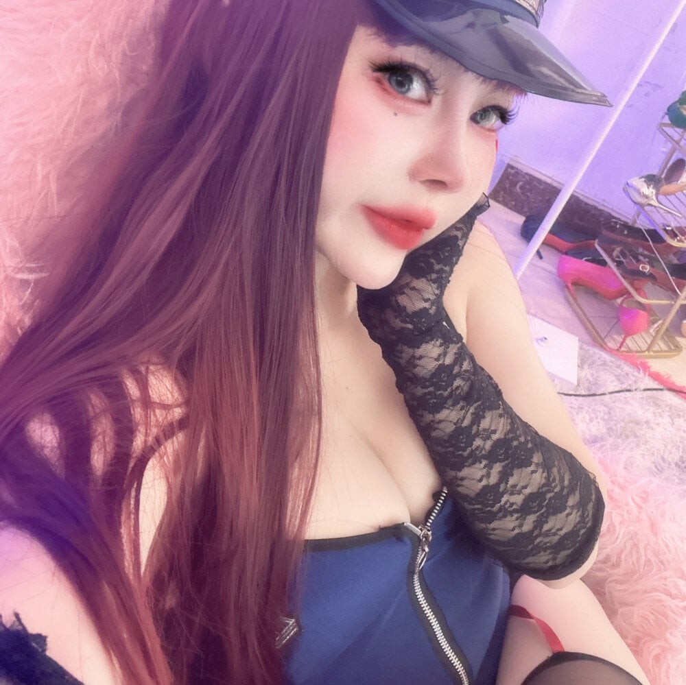 Live sex webcam photo for TTT8899 #289983318