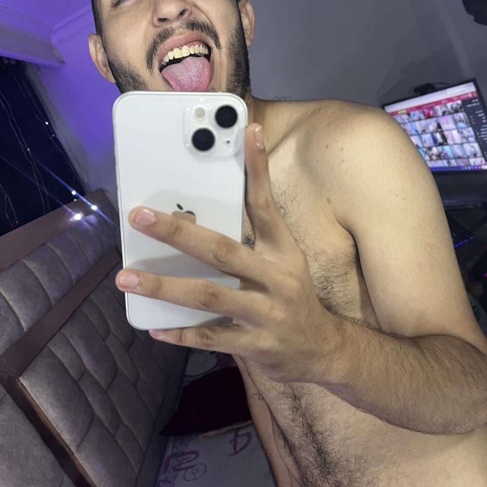 Watch masterboy19 live on cam at StripChat