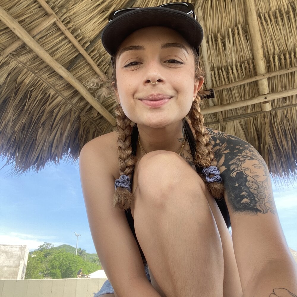 bella_cam111