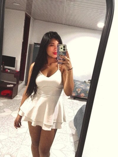 Sara-Robeth Live Cam on StripChat