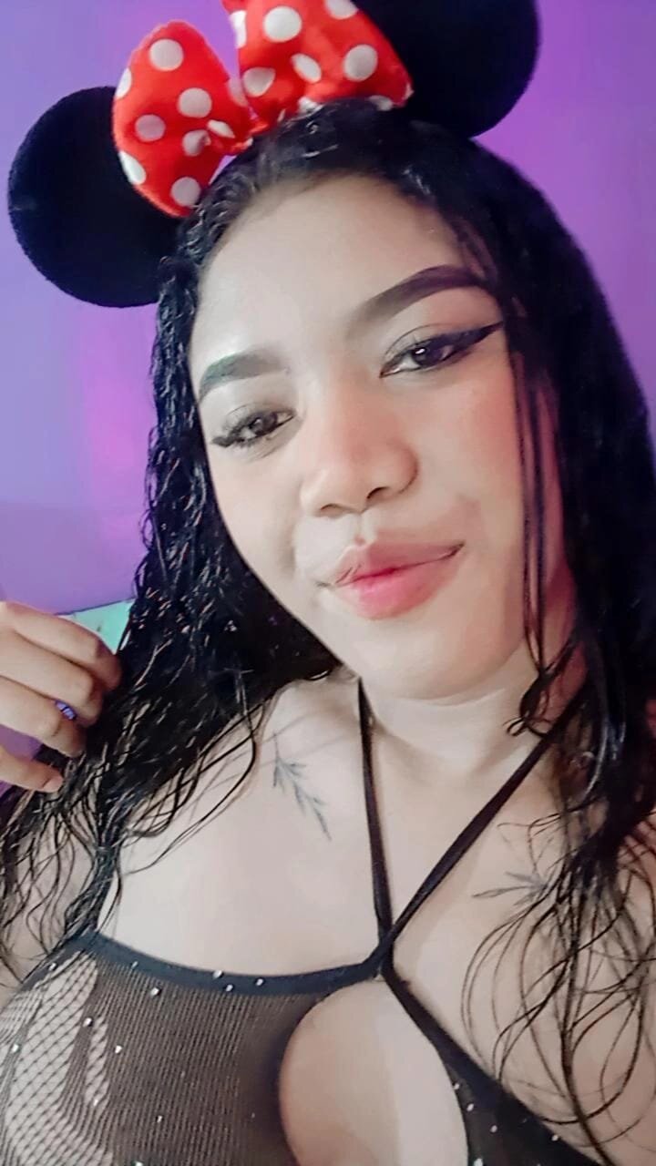 Big_Sexy_Hot_Brunette