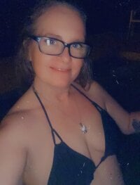 FunSizeSquirter's Offline Chat Room