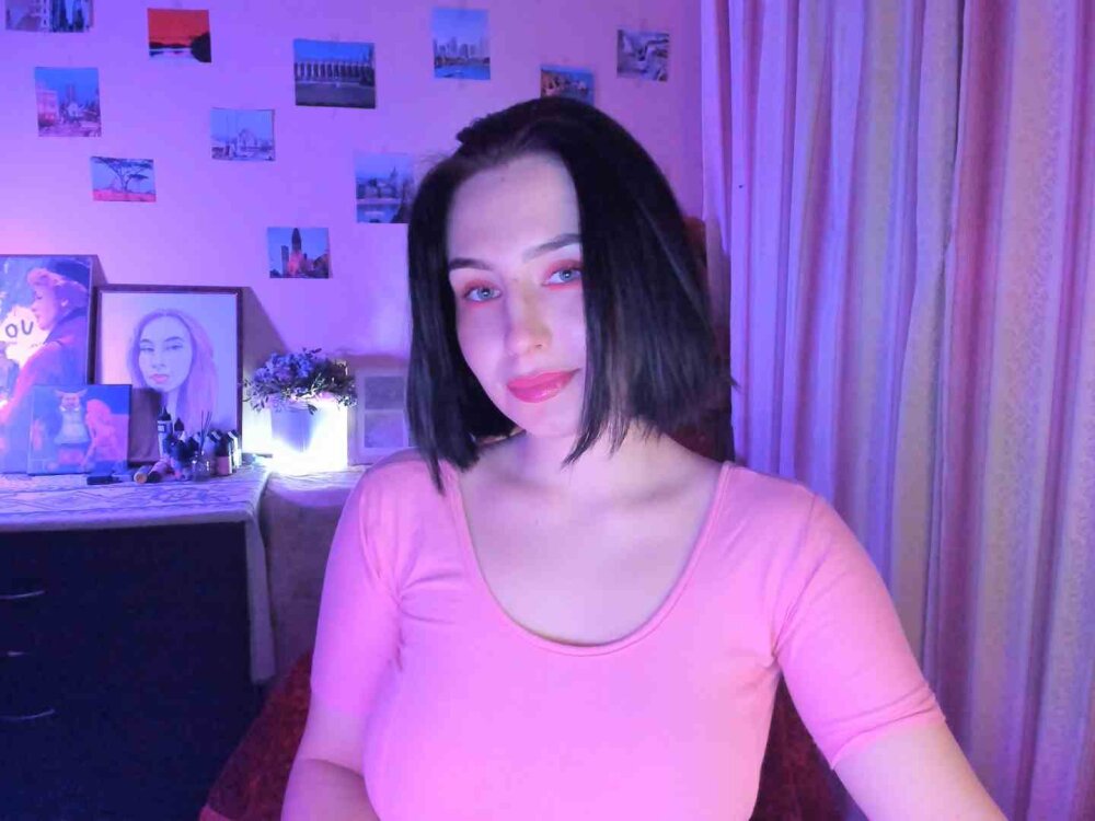 Live sex webcam photo for VeronikaKissuchi #289973810