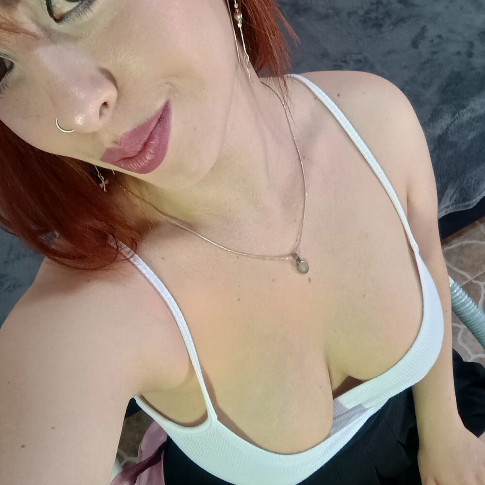 Live sex webcam photo for violeta_meyer01 #289479391