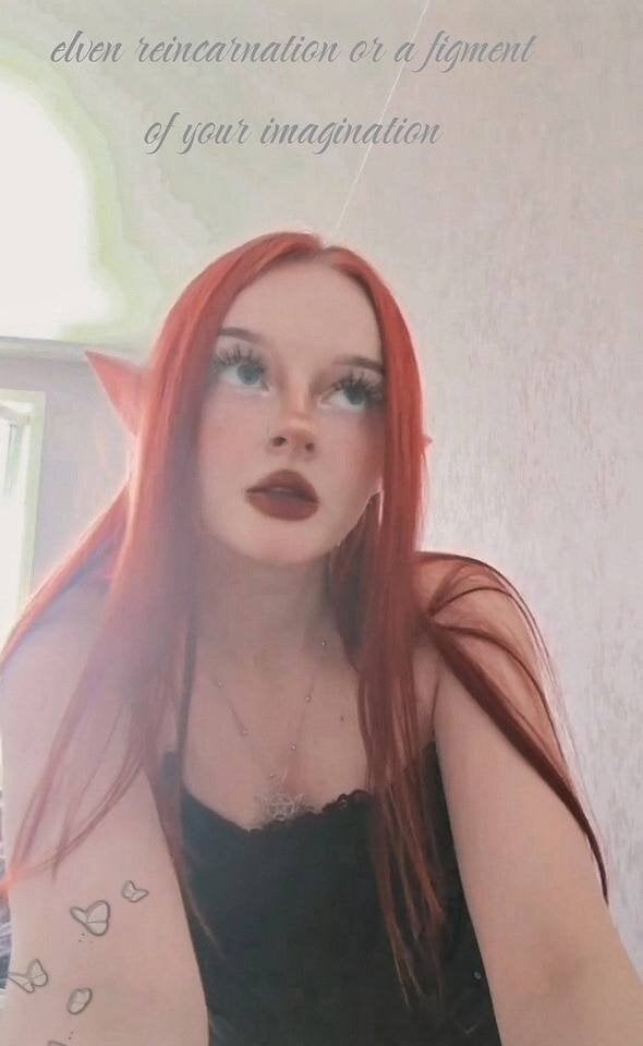 Leona_Allenn live cam model at StripChat