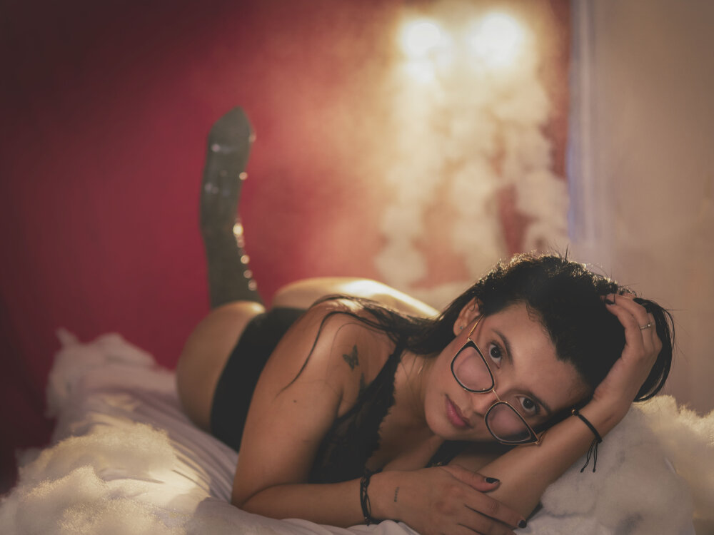 Live sex webcam photo for mia_colin1_ #289971696
