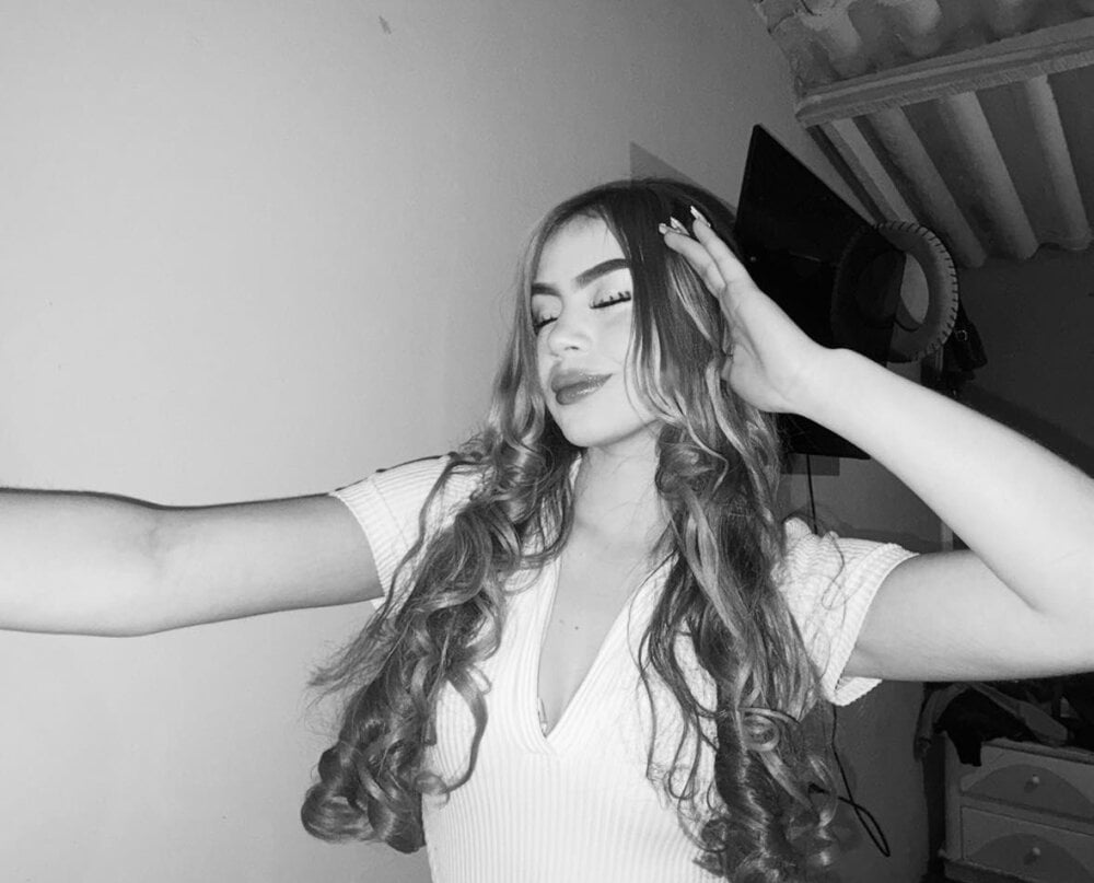 onaircams.com ariafox_pink livesex profile in bisexual cams