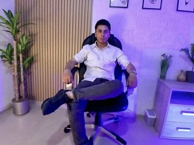 Elion_Noir Male Flexing XXX Webcam