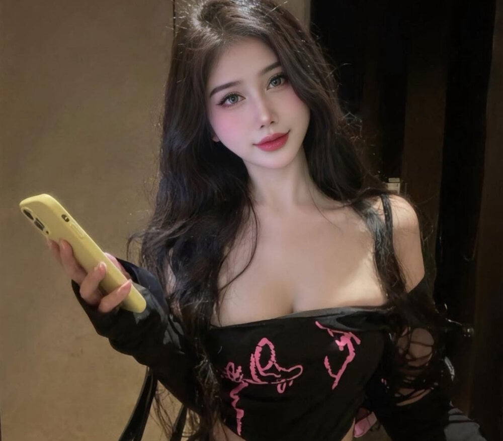 show2cam.com lunamoon68 livesex profile in english cams