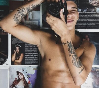Nice_ButtX Male Bisexual Online Webcam Striptease