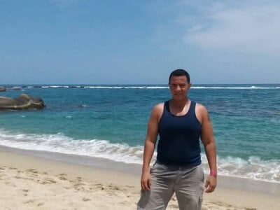 RhinoHot_Latino