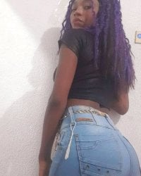 Ebony_girlbeauty's Offline Chat Room