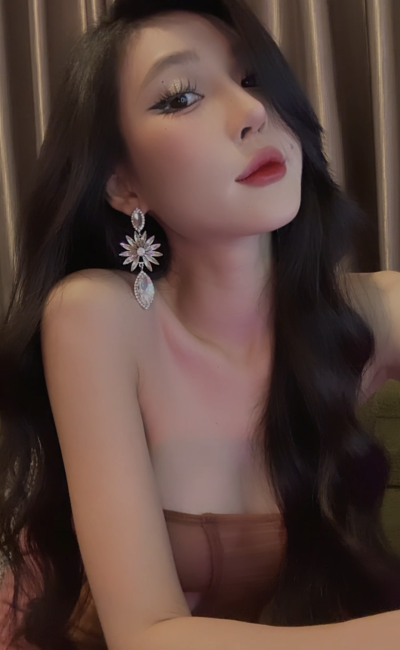 Almiraa68 on StripChat