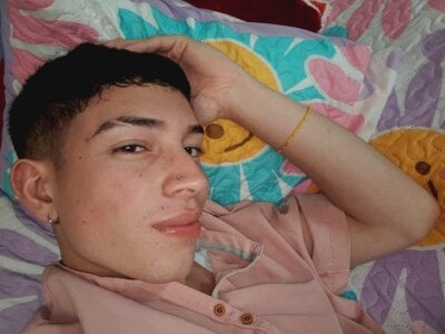 Boyfox_tay Male Flashing Webcam Nude