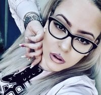 Riya_Blue's Offline Chat Room