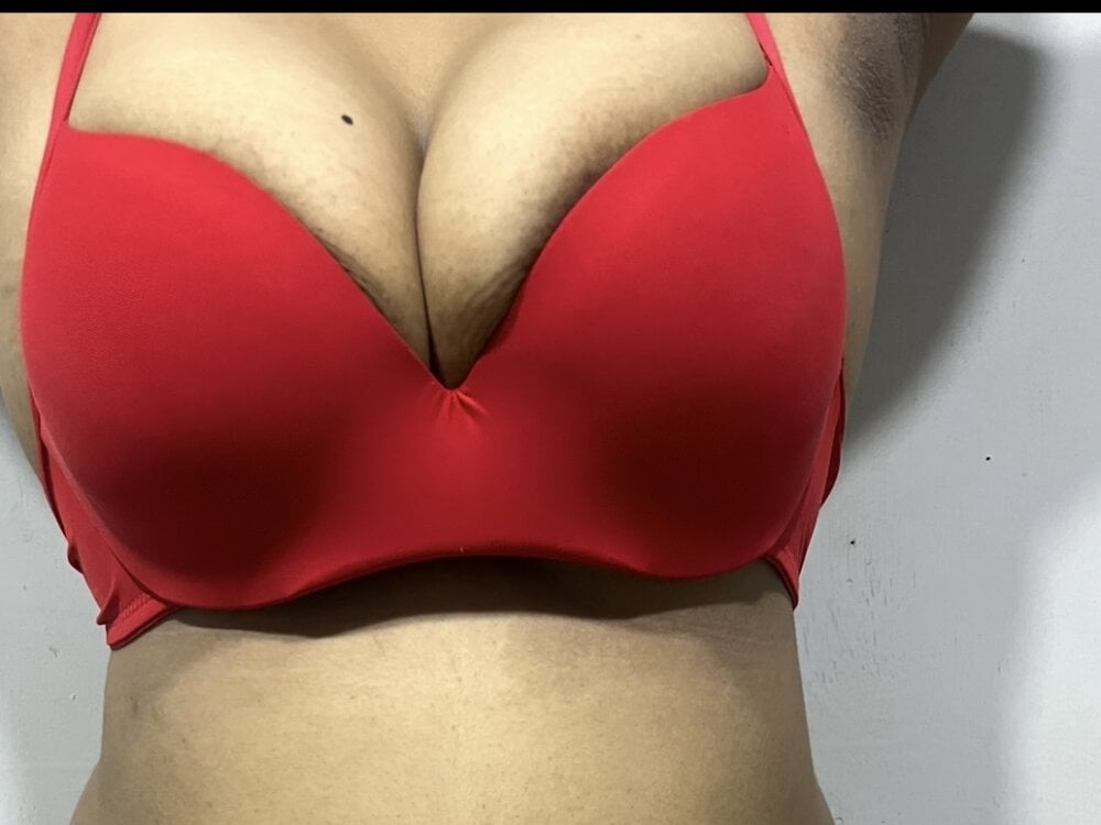 queenof_lust from stripchat