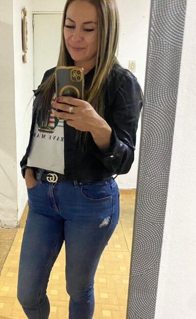 selene_t from stripchat