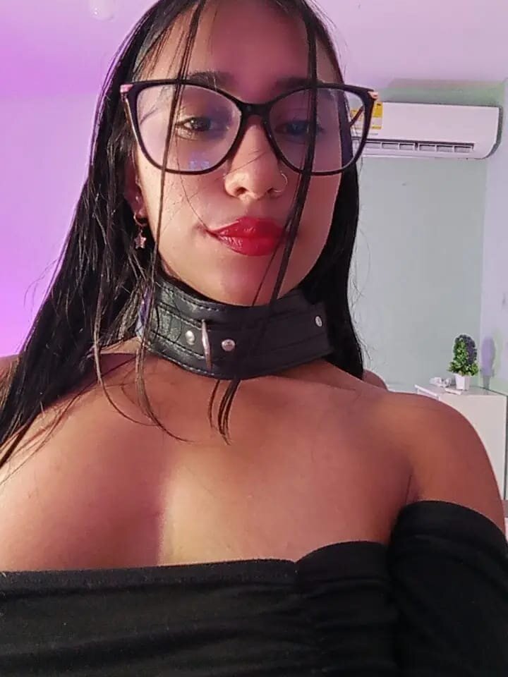 Live sex webcam photo for charlotte_dupont #289968150