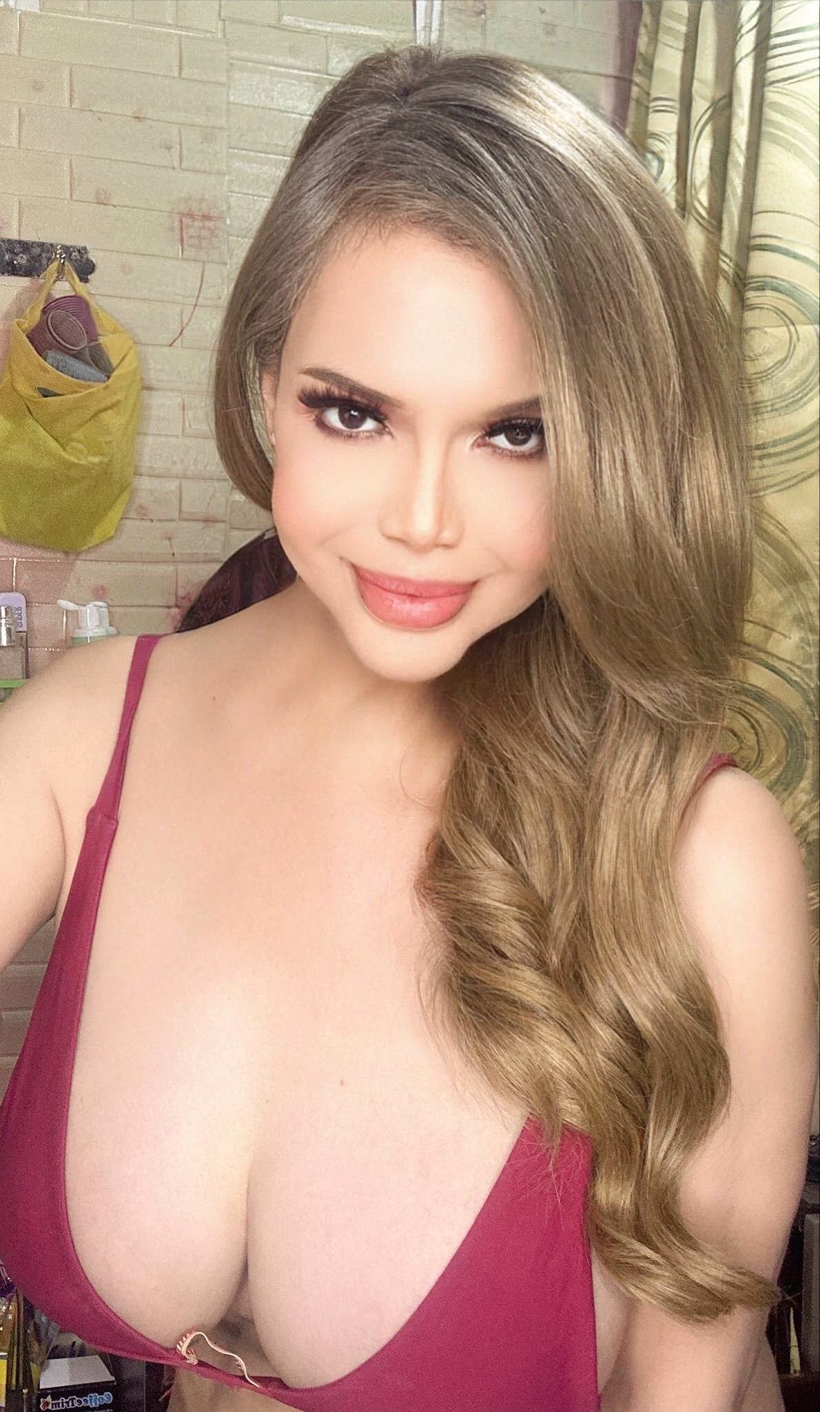 bombshellyani8inches