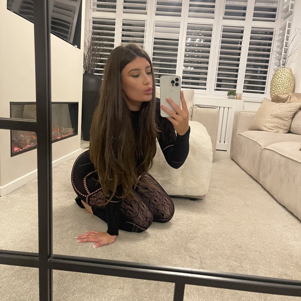 Valentina-FoxX profile