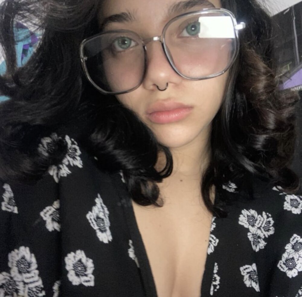 bestlivesexchat.com emma-verhoeven livesex profile in white cams